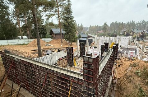 Опалубка стен и фундаментов в аренду: как выбрать систему, рассчитать комплект и выполнить монтаж