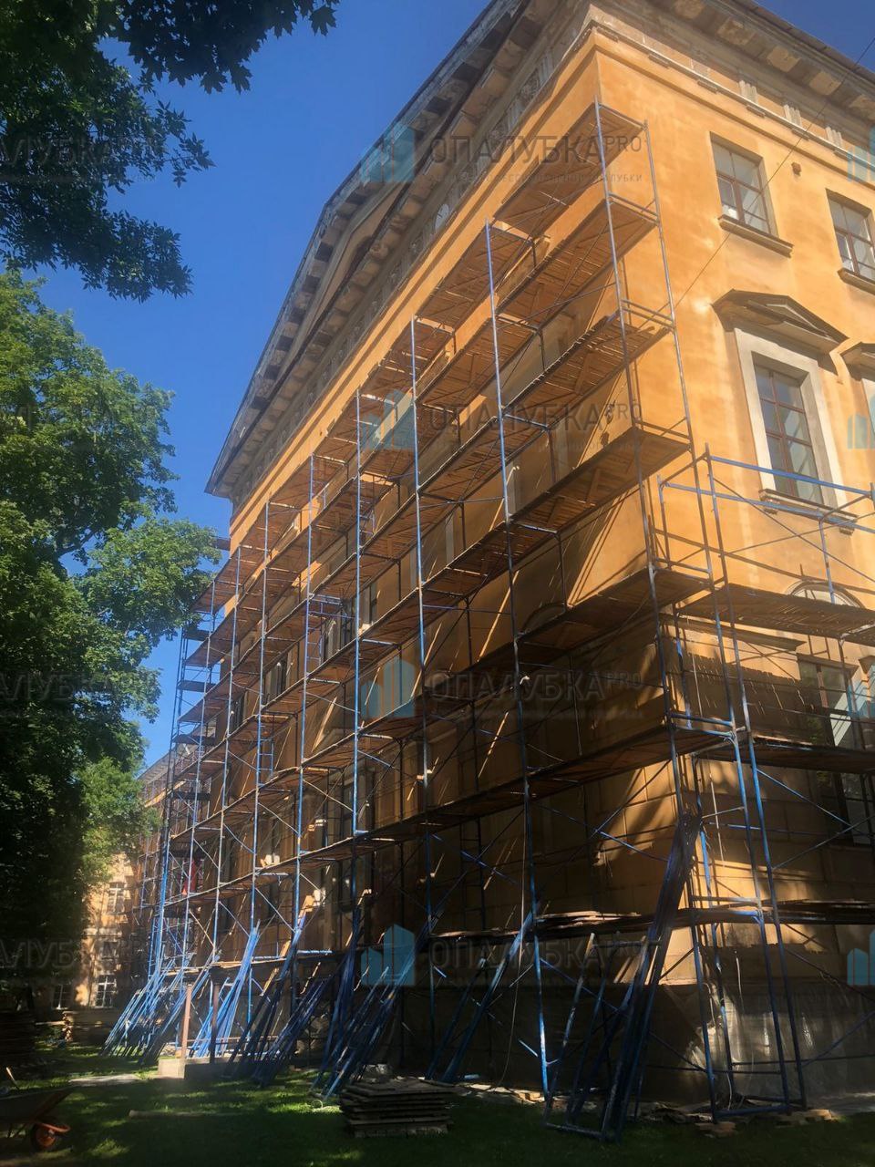 Строительные леса в аренду: как выбрать, посчитать стоимость и не ошибиться с подрядчиком, фото